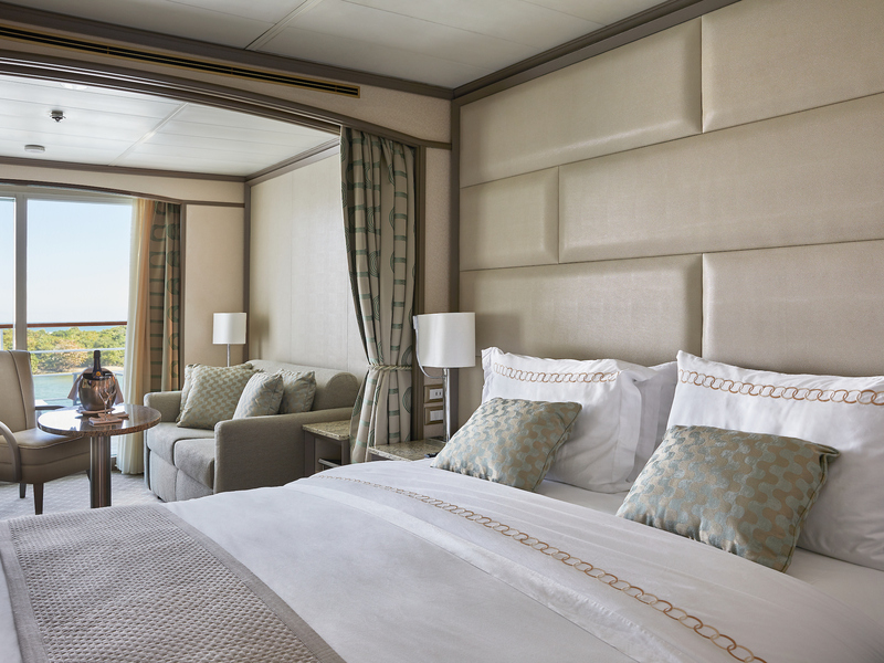 Deluxe Veranda Suite